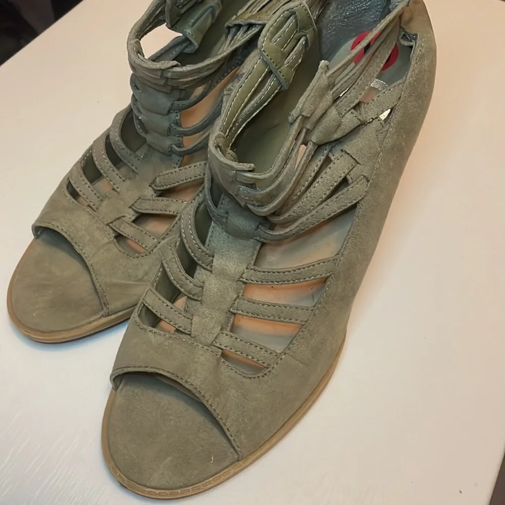 Major sale $16 was $29 Guess Marciano platform heels taupe green caged s…